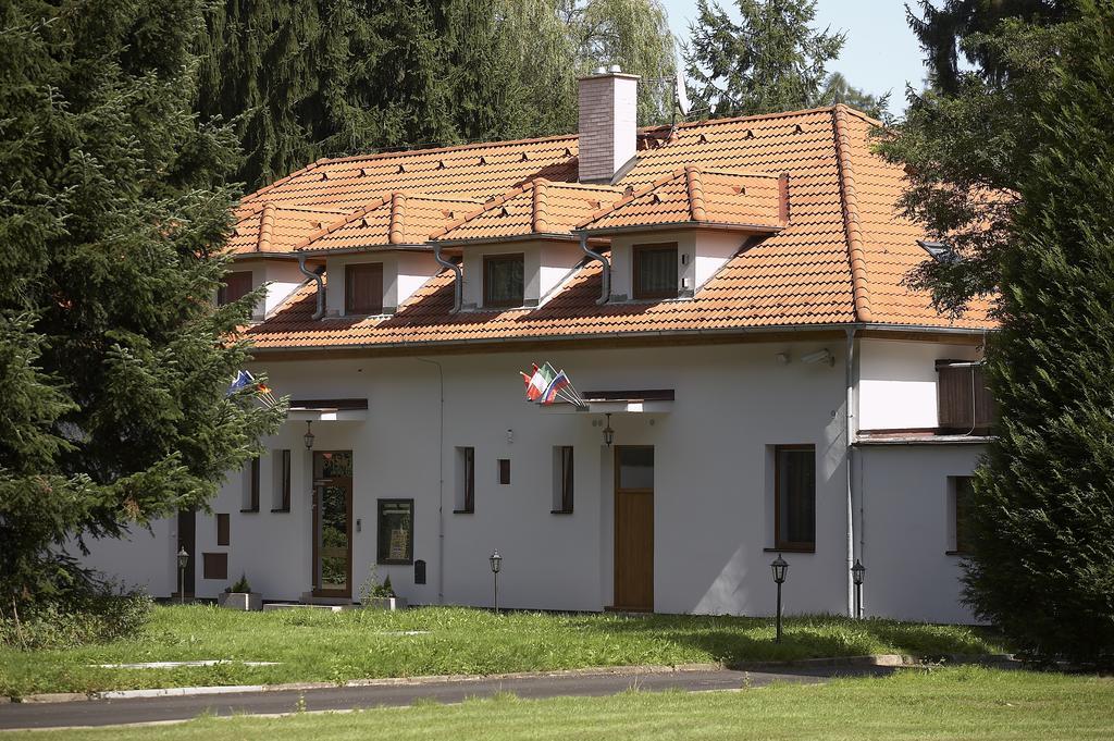 Pension Konopiste Benesov  Esterno foto